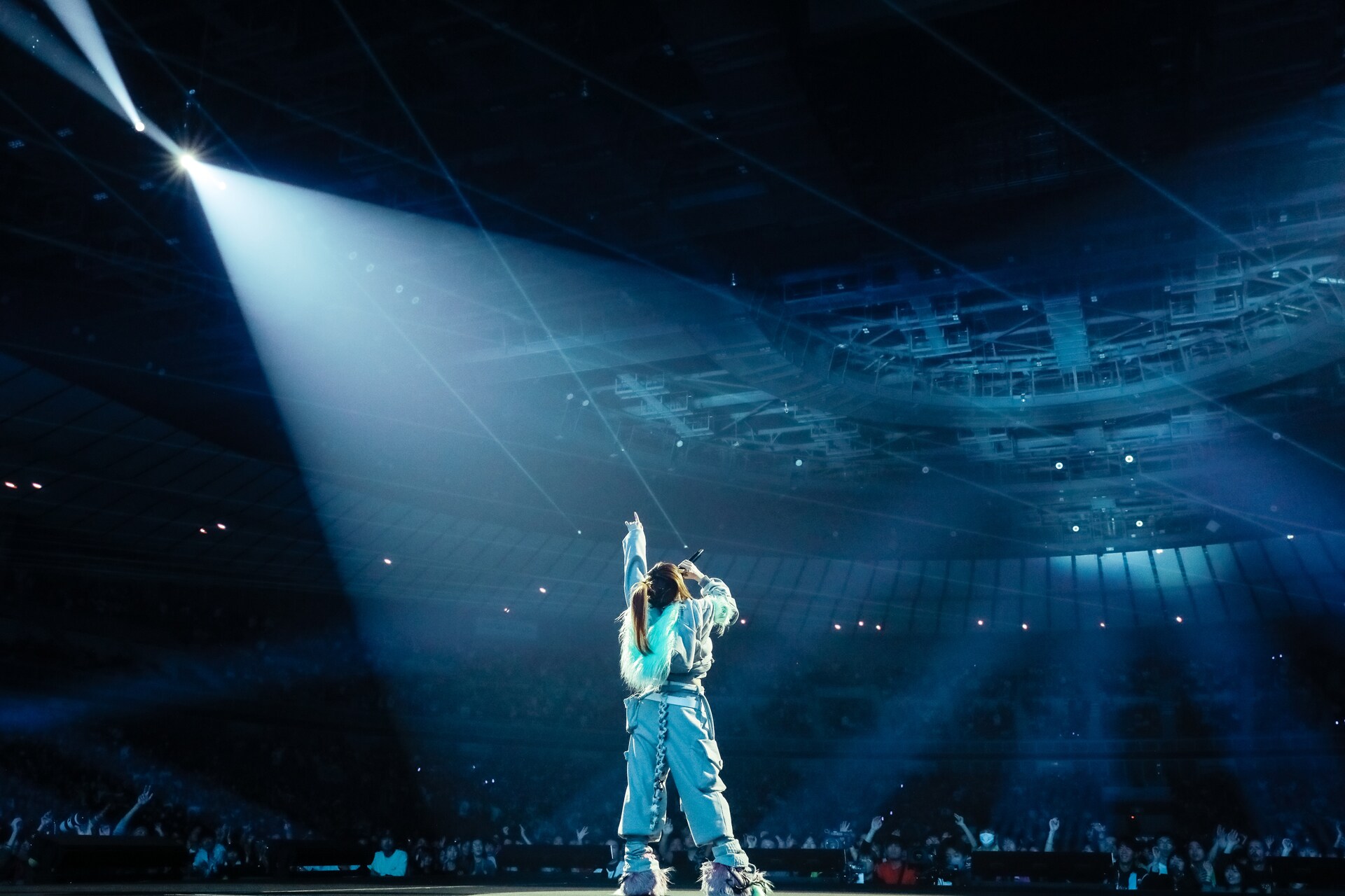 RADWIMPS 20th ANNIVERSARY LIVE TOUR」よりYOASOBIのライブの様子