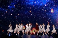 久保史緒里と5期生。（撮影：鈴木健太［KENTA Inc.］）