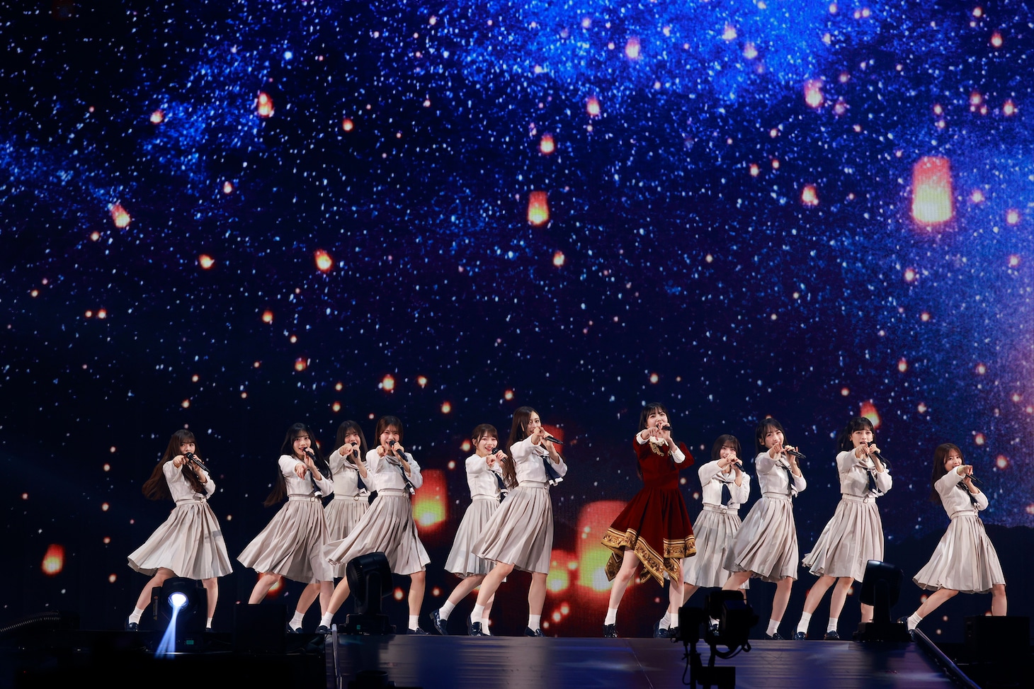 久保史緒里と5期生。（撮影：鈴木健太［KENTA Inc.］）