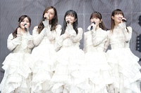 3期生。左から伊藤理々杏、梅澤美波、久保史緒里、岩本蓮加、吉田綾乃クリスティー。（撮影：鈴木健太［KENTA Inc.］）