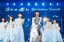 久保史緒里と6期生。（撮影：鈴木健太［KENTA Inc.］）