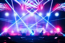 「RADWIMPS 20th ANNIVERSARY LIVE TOUR」よりVaundyのライブの様子。（撮影：日吉"JP"純平）