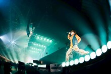 「RADWIMPS 20th ANNIVERSARY LIVE TOUR」よりVaundyのライブの様子。（撮影：日吉"JP"純平）