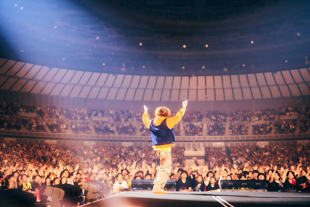 RADWIMPS 20th ANNIVERSARY LIVE TOUR」よりVaundyのライブの様子