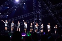 NiziUのライブパフォーマンスの様子。（撮影：山内洋枝［PROGRESS-M］）