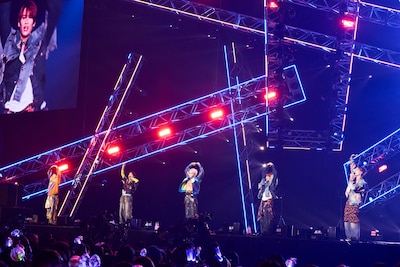 ONE N' ONLYのライブパフォーマンスの様子。（撮影：山内洋枝［PROGRESS-M］）