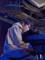 蓮沼執太（Vo, Key）（撮影：永田崚）