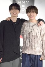 実は杢代和人（左）の肩を強く握っている長野凌大（右）。