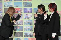 「これは何の曲を弾いてるところ？ 和音でわかる？」と若井滉斗（G）に尋ねられ、一生懸命思い出そうとする藤澤涼架（Key）。