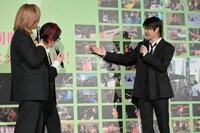 ドキュメンタリー映画の印象的なシーンとして、みんなが指を差した“怒られ若井”。