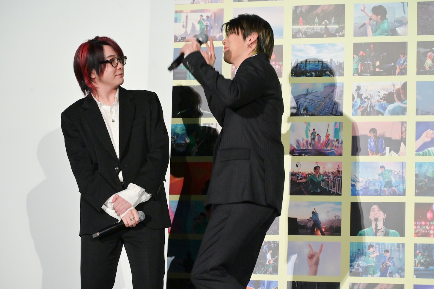 退場の際、流れる「StaRt」に合わせて踊る陽気な若井滉斗（G）。