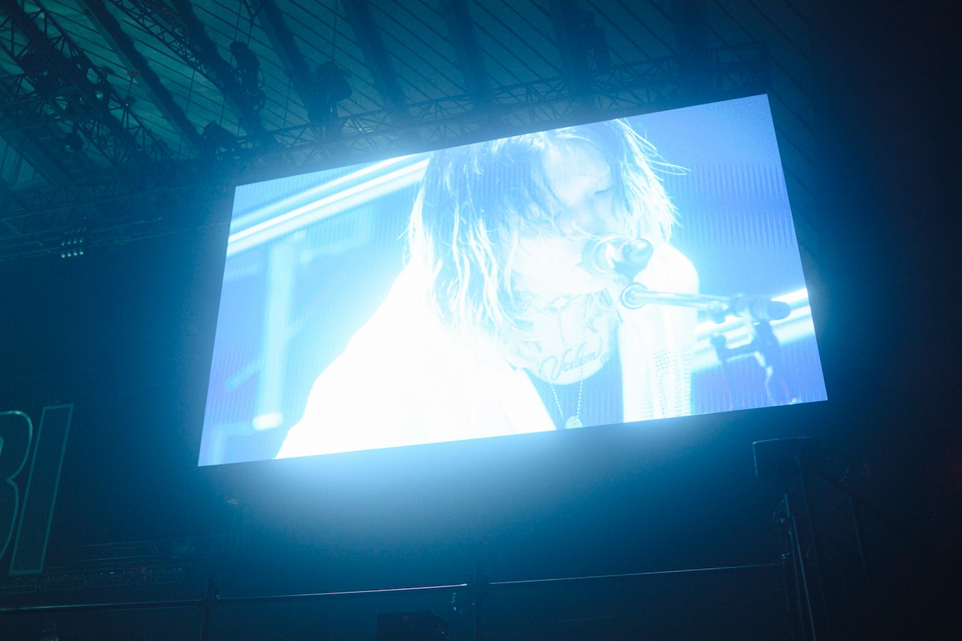 Ayase（Composer）。「YOASOBI HALL TOUR 2025 WANDARA」沖縄公演より。（Photo by Kazuki Iwabuchi）