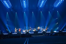 RADWIMPS×BUMP OF CHICKEN、コラボステージの様子。（Photo by Takeshi Yao）