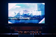 7周年コンサート開催決定の特報映像を観る≠MEメンバー。