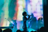 「友成空 1st ONEMAN TOUR」東京公演の様子。（撮影：藤井拓）