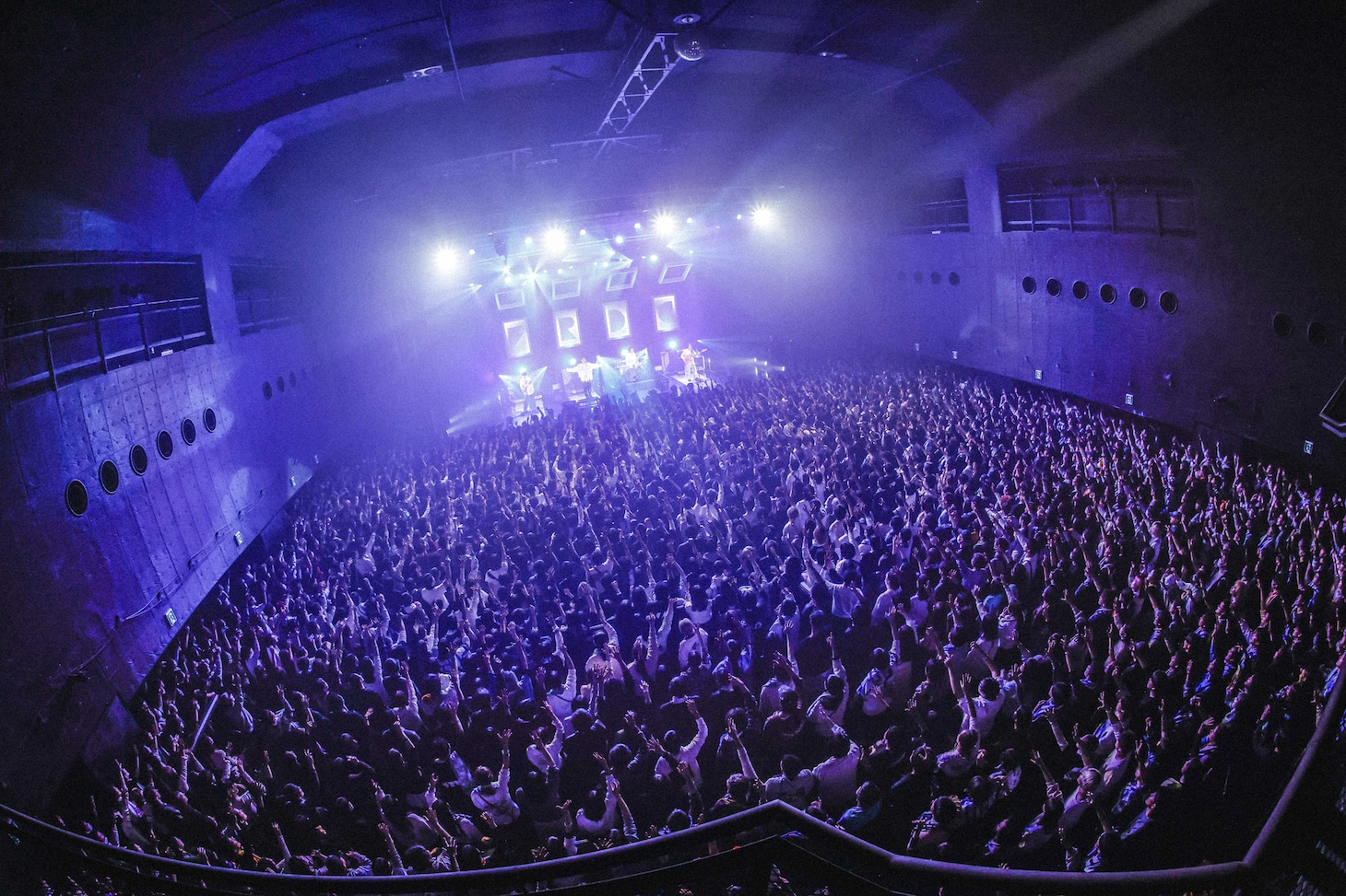 「FREDERHYTHM TOUR 2025 -飽くまで創造-」東京公演の様子。（撮影：森好弘）