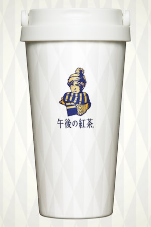 マフラー巻いた目黒蓮がイラストに、「午後の紅茶」タンブラーを 