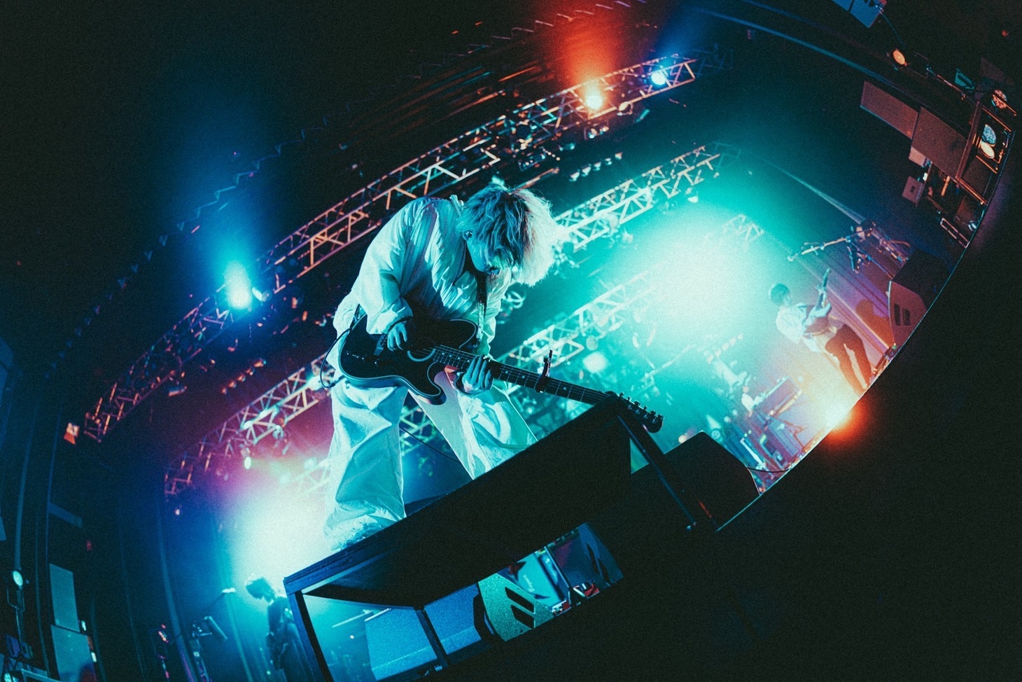 「秋山黄色 LIVE HOUSE TOUR 『鬼奏本能』」大阪・GORILLA HALL OSAKA公演の様子。