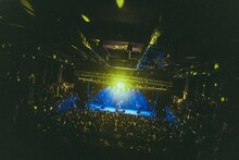 「秋山黄色 LIVE HOUSE TOUR 『鬼奏本能』」大阪・GORILLA HALL OSAKA公演の様子。