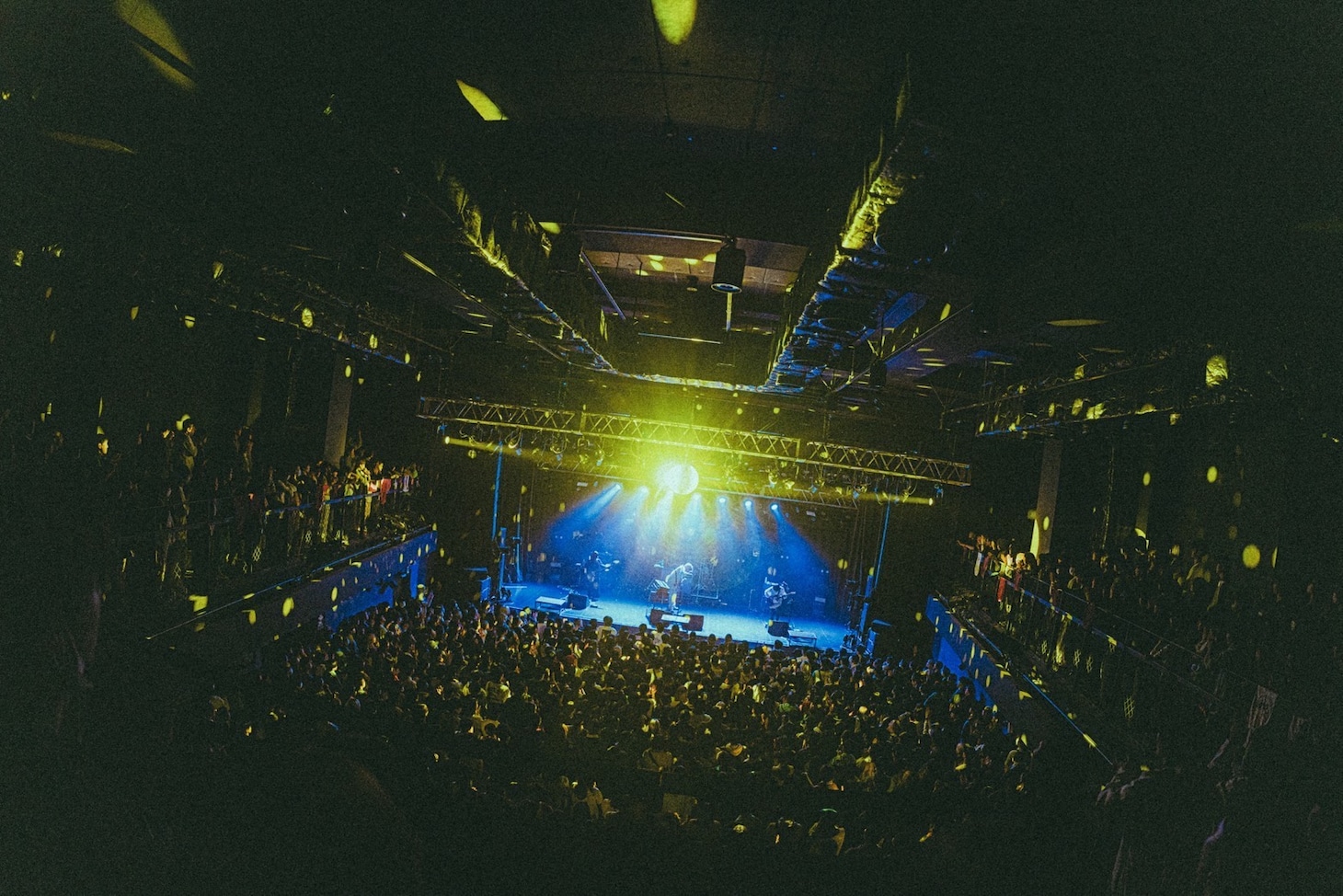 「秋山黄色 LIVE HOUSE TOUR 『鬼奏本能』」大阪・GORILLA HALL OSAKA公演の様子。