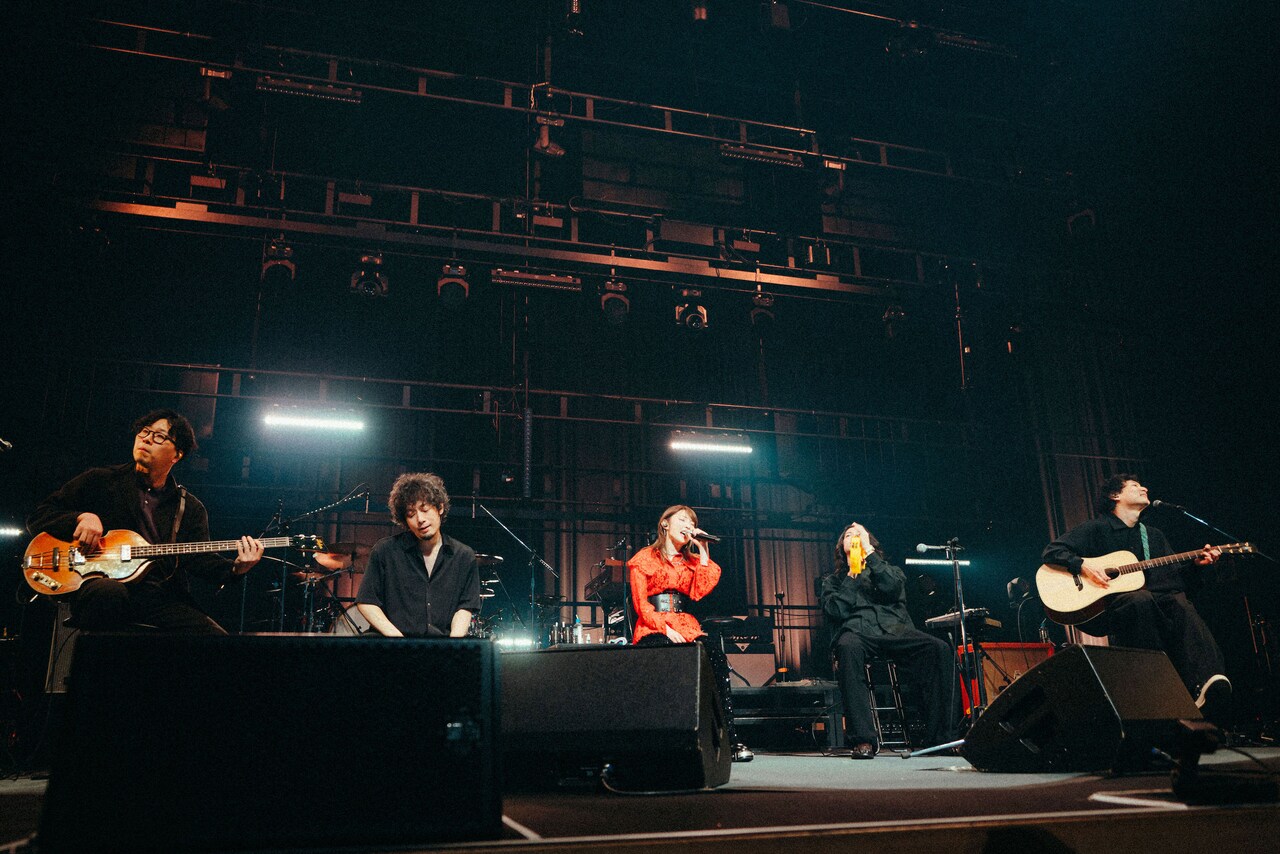 家入レオが新旧ナンバーを届けた渾身の「bulb」ツアー完結、斎藤宏介と