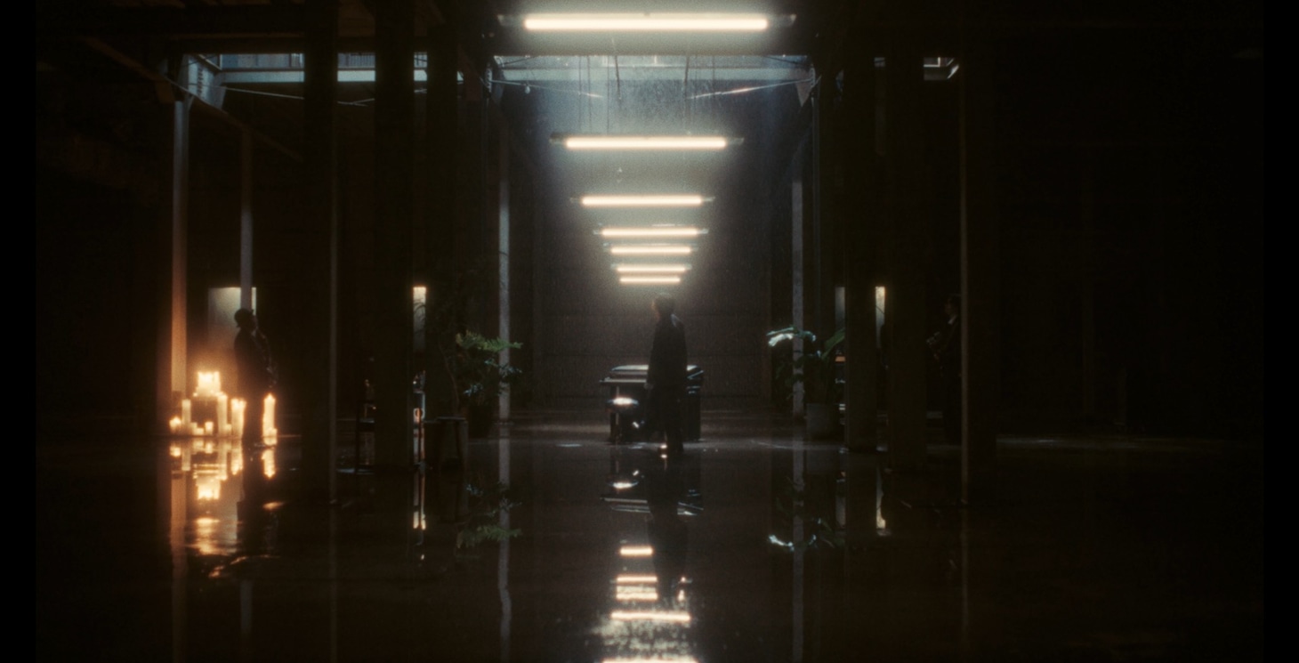 jo0ji「雨酔い」ミュージックビデオより。