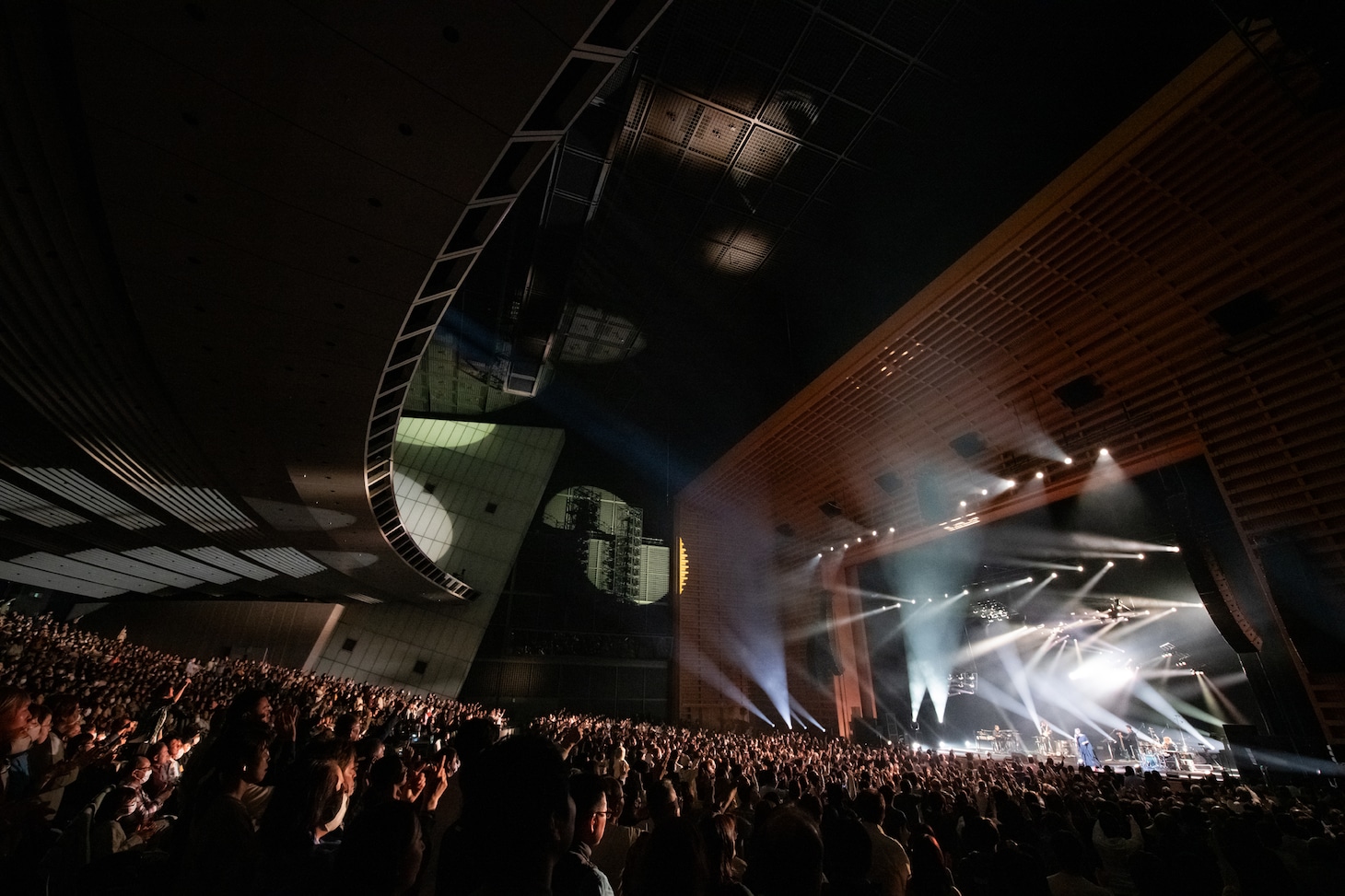 「絢香 Wonder! Tour 2025」東京国際フォーラム ホールA公演の様子。（撮影：岸田哲平）