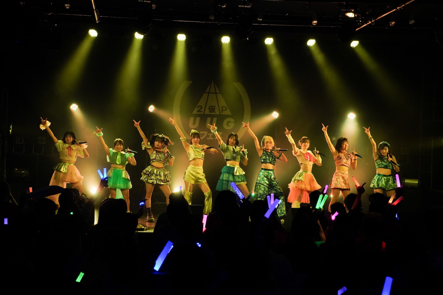 アップアップガールズ（仮）とアップアップガールズ（２）。