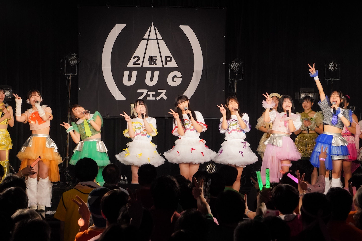 新体制初の挨拶を決めるアップアップガールズ（２）。