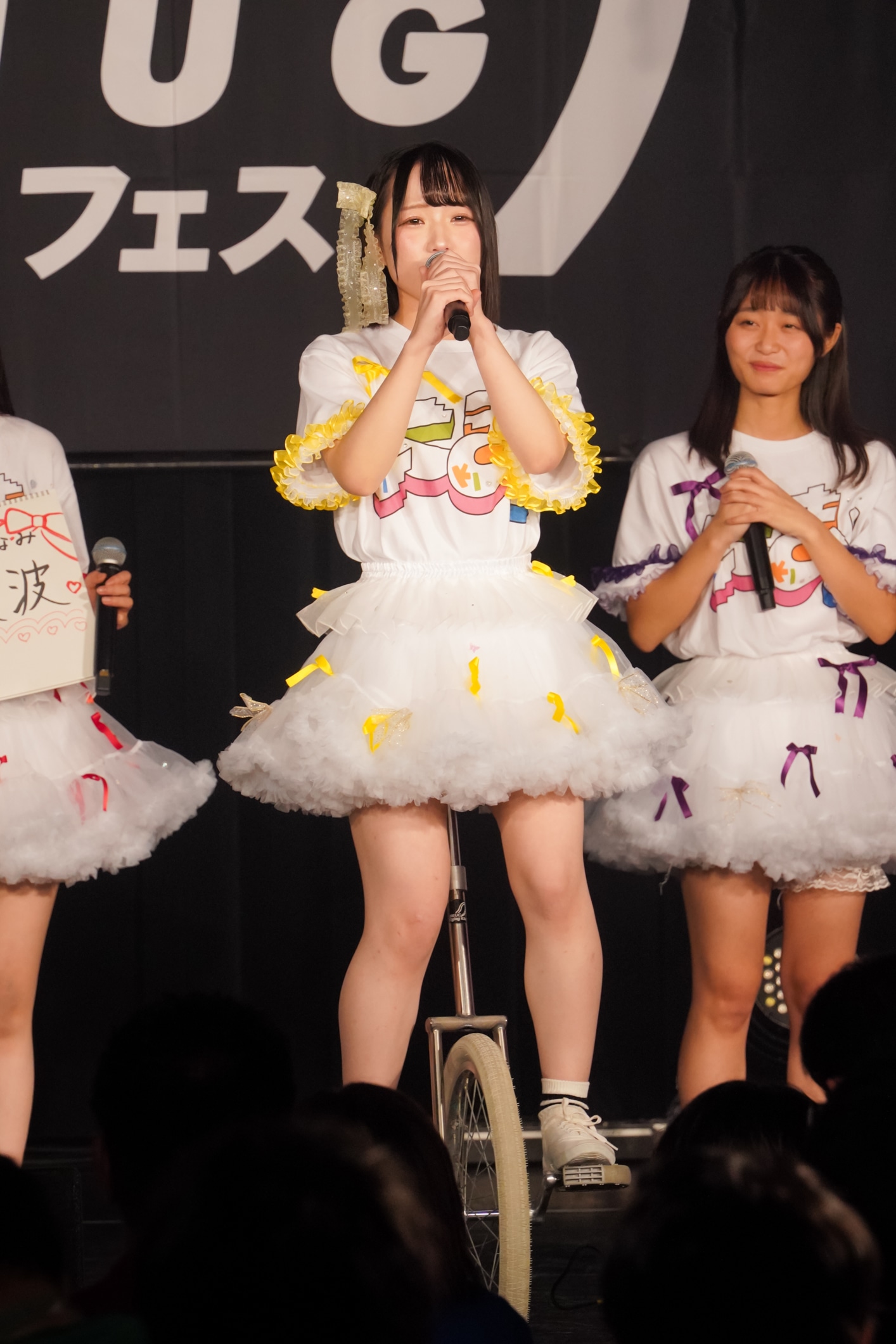 世界レベルの一輪車テクニックを披露したアップアップガールズ（２）の新メンバー今田花琳。