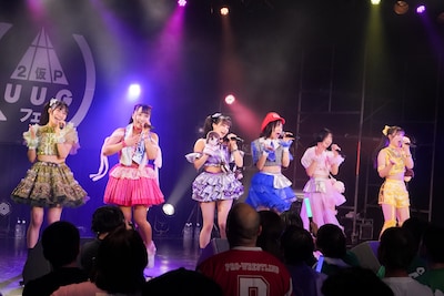 高萩千夏、鍛治島彩（アップアップガールズ（２））、渡辺未詩、鈴木志乃（アップアップガールズ（プロレス））、青柳佑芽、松永ちとせ（アップアップガールズ（仮））によるユニット。