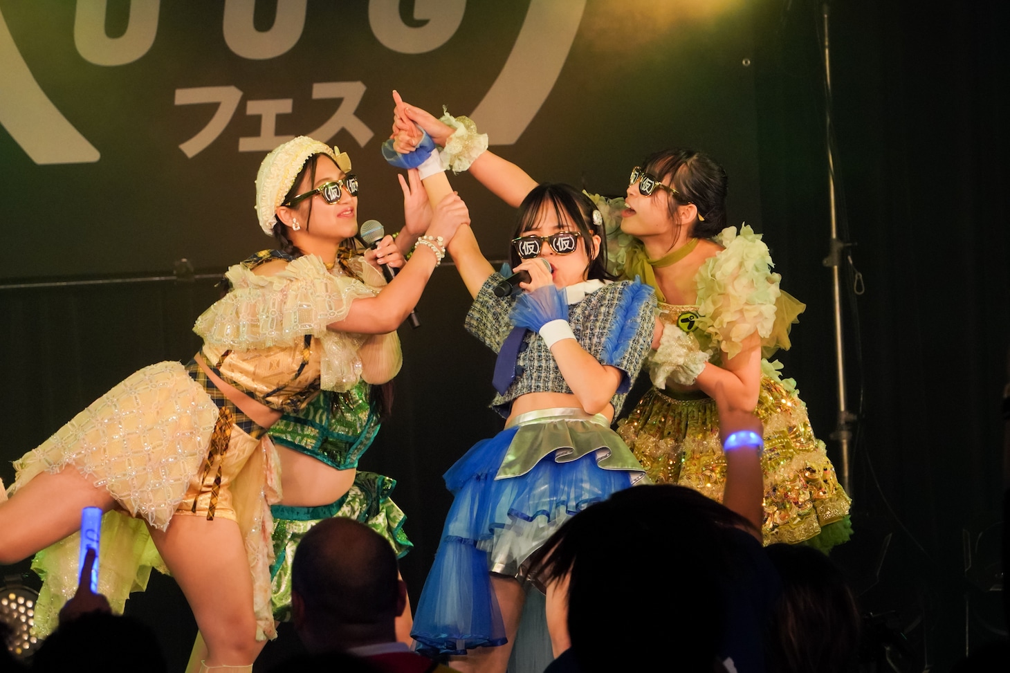 鍛治島彩（アップアップガールズ（２））、らく、鈴木志乃（アップアップガールズ（プロレス））、石川万鈴（アップアップガールズ（仮））によるユニット。