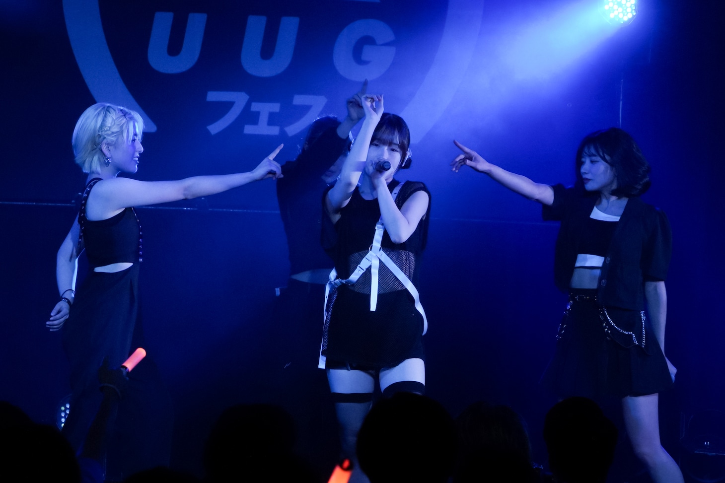 高萩千夏、新倉愛海（アップアップガールズ（２））、小野田あやさ、松永ちとせ（アップアップガールズ（仮））によるユニット。