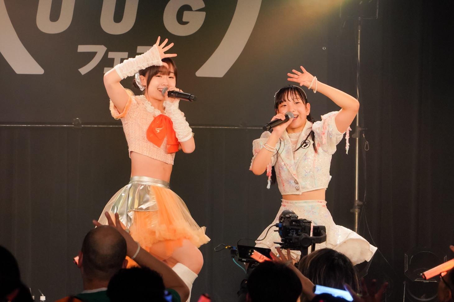 新倉愛海（アップアップガールズ（２））と高見汐珠（アップアップガールズ（プロレス））。