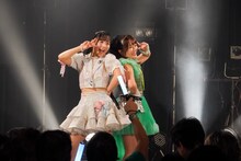 高見汐珠（アップアップガールズ（プロレス））と島崎友莉亜（アップアップガールズ（２））。