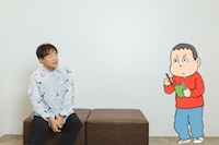 真剣にインタビューするキニナル君。