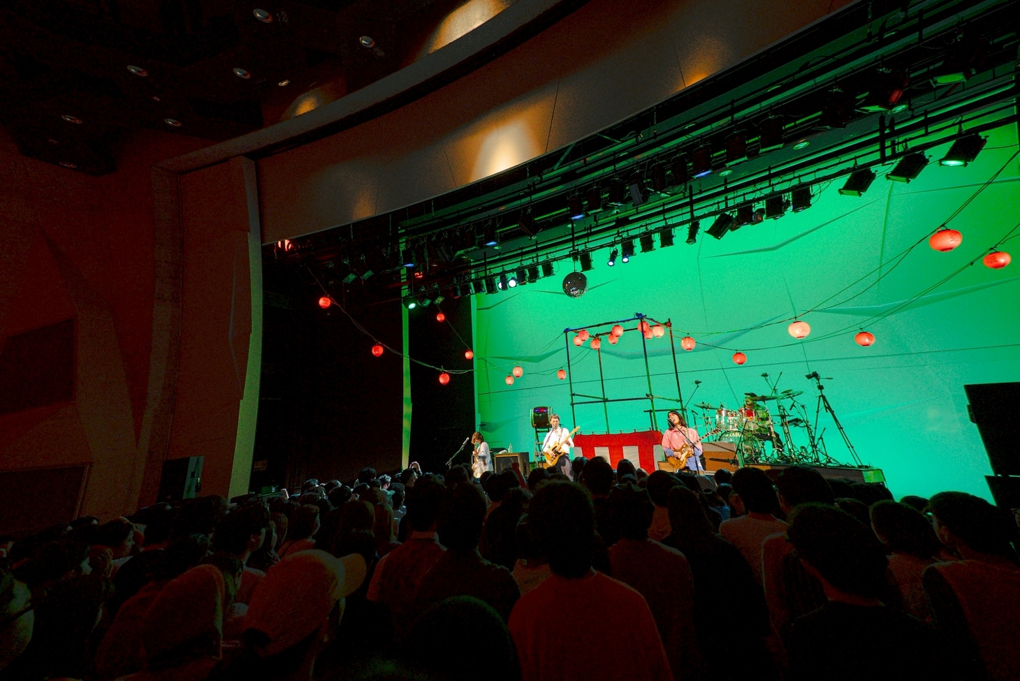 MONO NO AWARE「八八音楽祭 2025」の様子。（撮影：元）