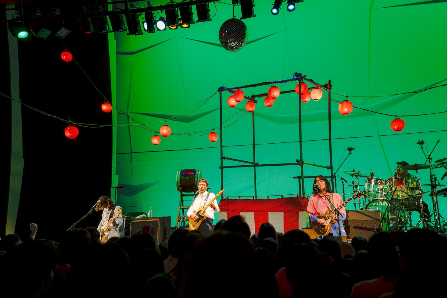 MONO NO AWARE「八八音楽祭 2025」の様子。（撮影：元）