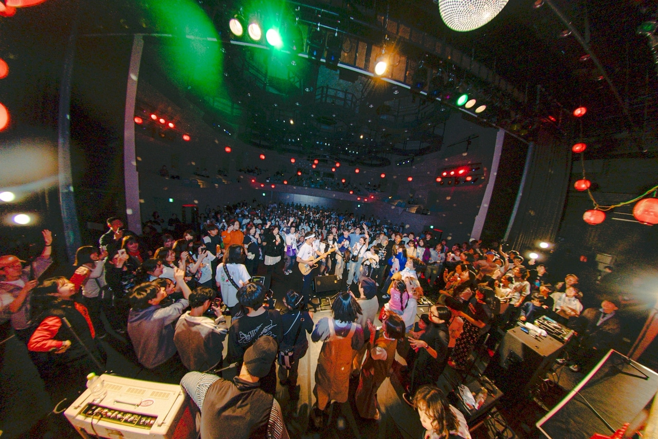 MONO NO AWARE凱旋ライブ「八八音楽祭」、櫓そびえ立つステージはマイムマイムでお祭り状態