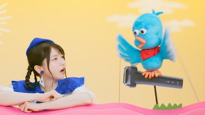 雨宮天が出演する「ぶいぶいぶい♪『変わらないもの』篇」より。