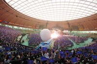 「伝説のコンサート 渡辺美里」より。©NHK