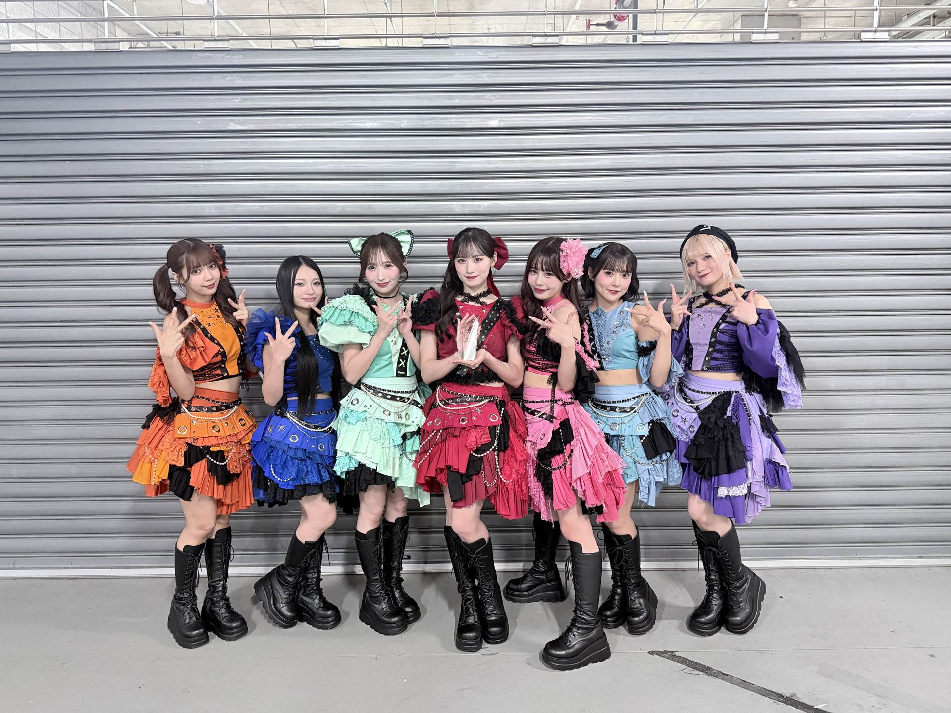 ビルボードジャパン2025年間チャートでミセスが総合首位！Snow Man