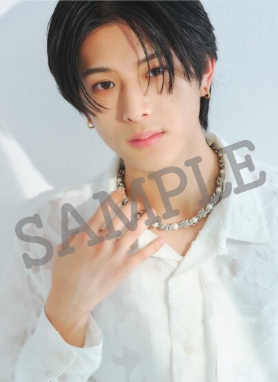 楽天ブックス特典トレーディングカード（阿久根温世） - ICExの透明感