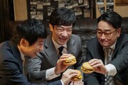 日本マクドナルドのテレビCM「青春を取り戻すバーガー」編より、撮影中の様子。