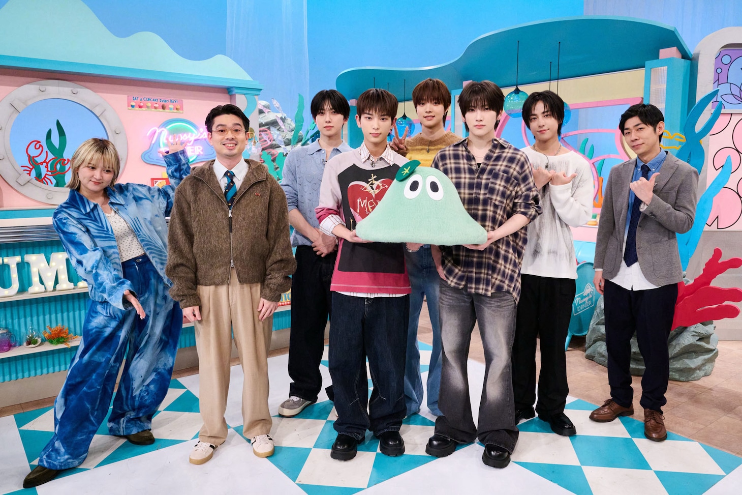 左からサーヤ、ハマ・オカモト、&TEAM、森本晋太郎。（写真提供：NHK）