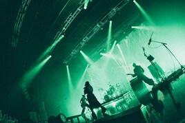 CLAN QUEEN×THE ORAL CIGARETTESの念願対バンが実現、憧れの存在と繰り広げた真っ向勝負