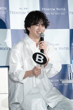 生ウマ！今年の菊池風磨は乾燥知らず？プレミアムウォーターのアンバサダーに就任