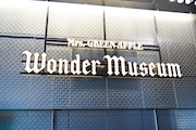 「MGA MAGICAL 10 YEARS EXHIBITION 『Wonder Museum』」の入口。