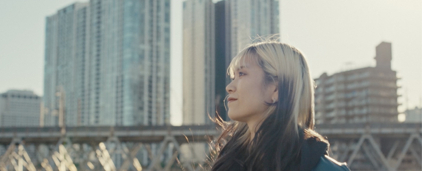 ExWHYZ「リグレット」ミュージックビデオより。