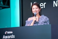 「TikTokトレンド大賞2025」MCを務めたフリーアナウンサーの宇賀なつみ。